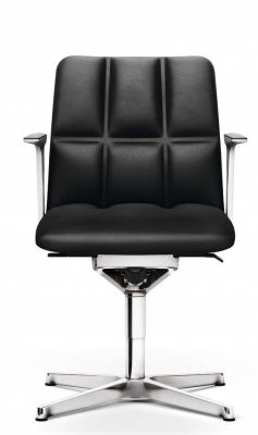 Schwarzer Leadchair Bürodrehstuhl von Walter Knoll mit Lederbezug und verchromtem Fußkreuz.